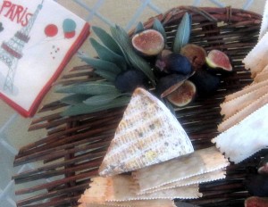 Goat Cheeses, Figs, and Rosemary Crackers 